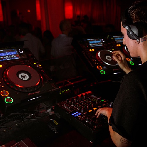 Discover & buy high quality tracks