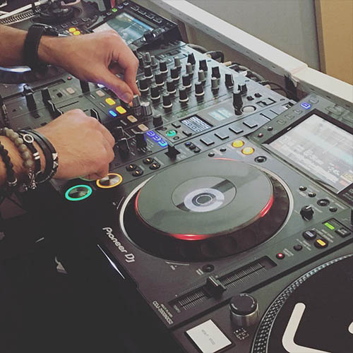 Beginners Guide To DJ Equipment